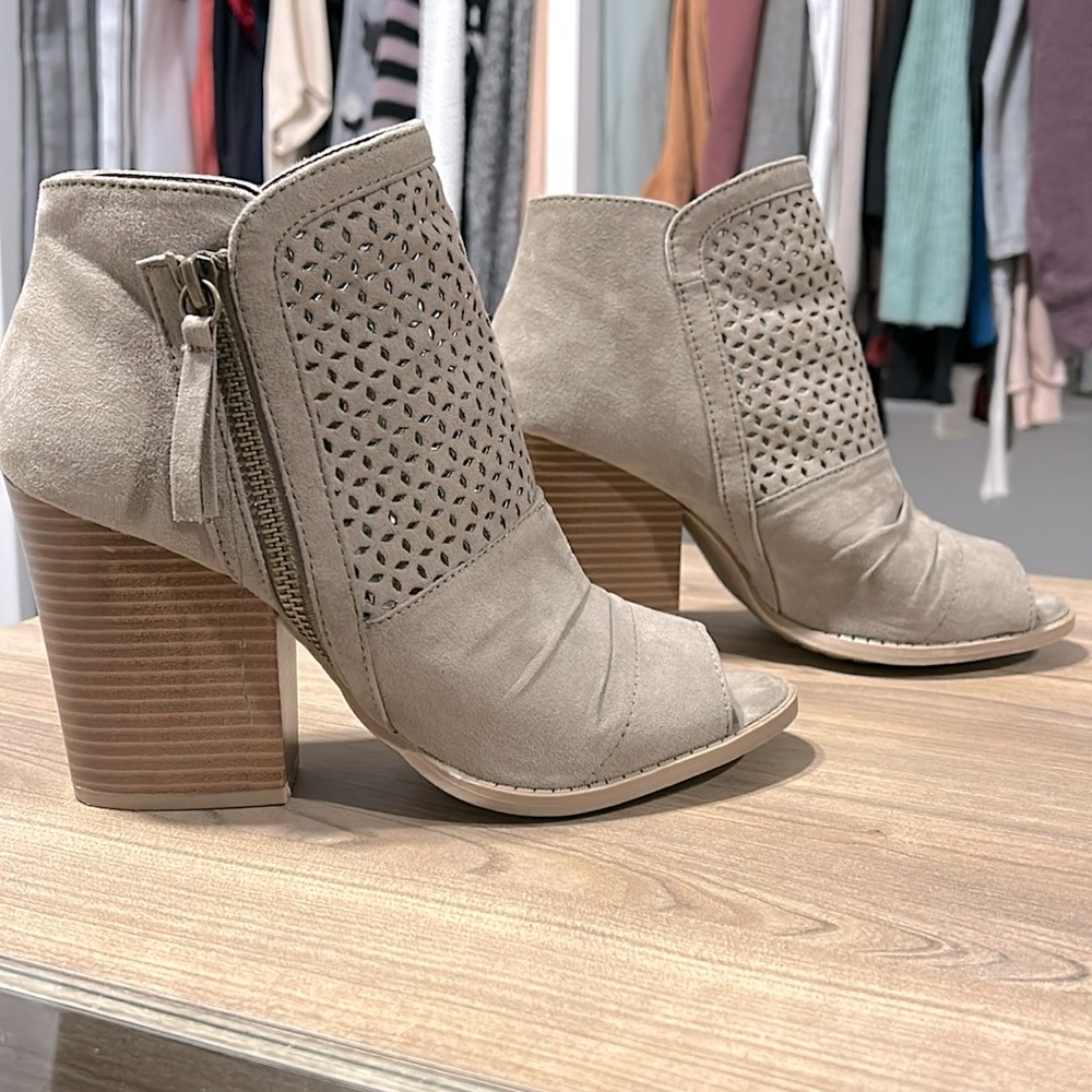 Classy booties Suede style